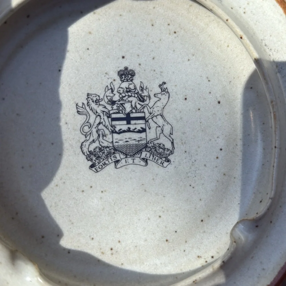 Vintage‎ Canadian ashtray BEAVER FLATS POTTERY-Hand made Canada studio art crest